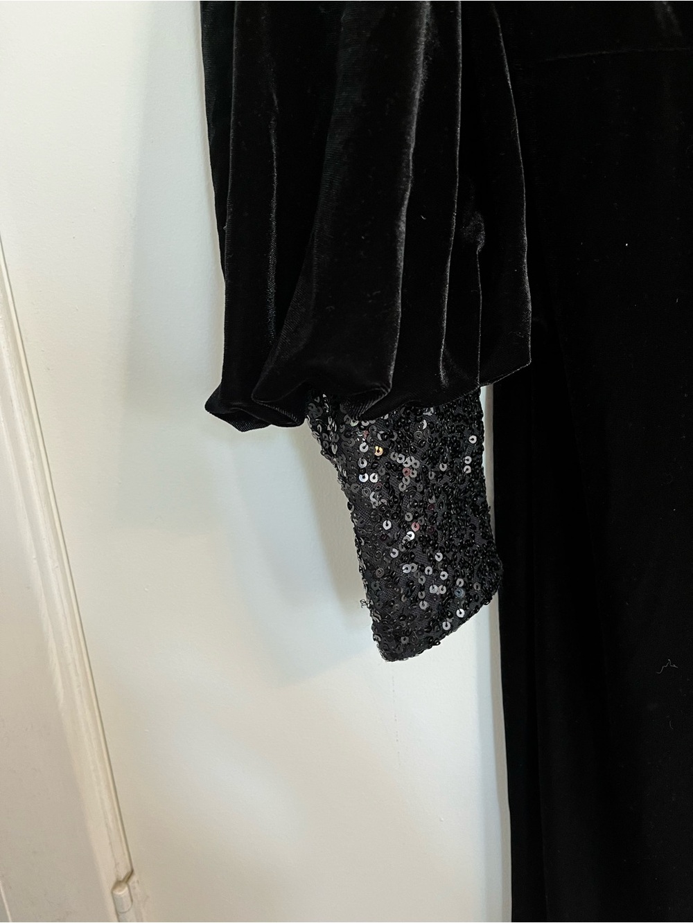 Badgley Mischka Black Velvet Puff-Sleeve Jumpsuit sequin open back bow - Picture 6 of 10